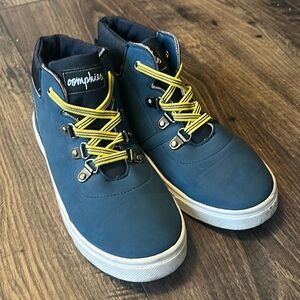 Size 3 Oomphies Shoes